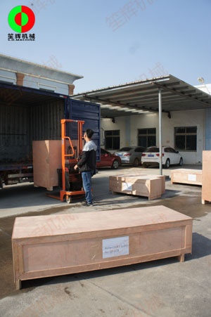 春節假期前最后一批海外定單完成,蔬果清洗加工機械裝車發貨!