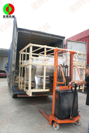 多功能洗菜機現機裝車發貨，交付客戶！