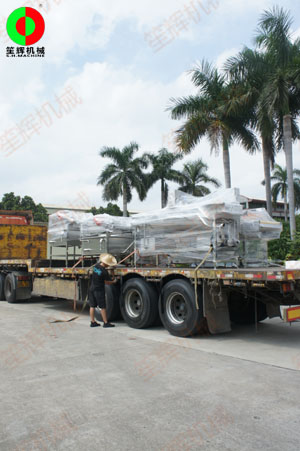 經(jīng)銷(xiāo)定購(gòu)的渦流洗菜生產(chǎn)線等凈菜加工設(shè)備又又又裝車(chē)發(fā)貨了!